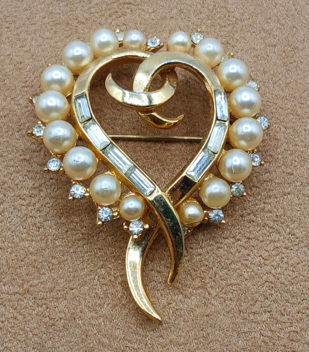 Vintage 1953 Trifari Baguette Rhinestones Heart Brooch